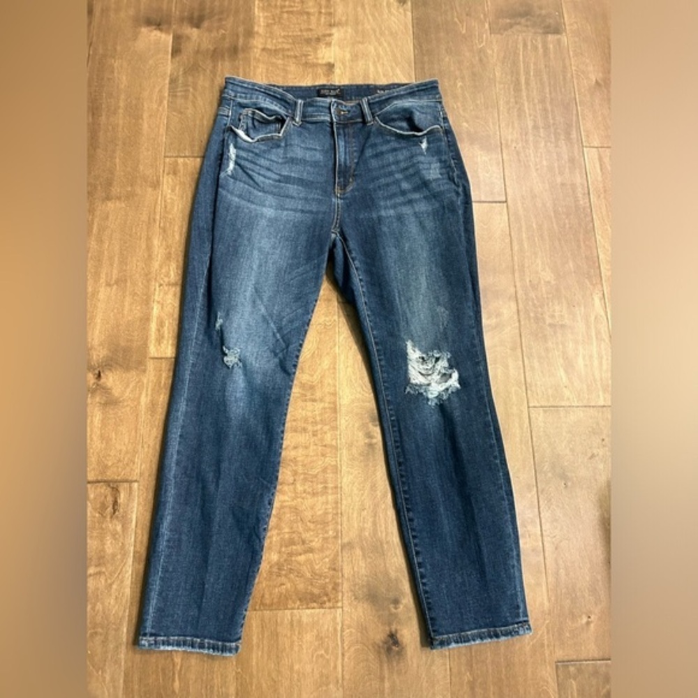 Judy Blue Women's slightly distressed slim fit Jeans 16W